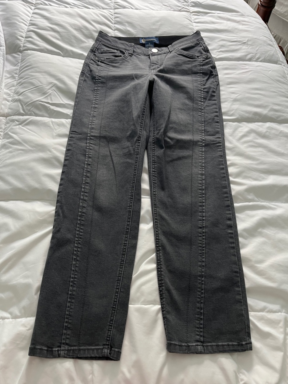 Democracy Women's Straight-Leg Jeans in Charcoal Gray